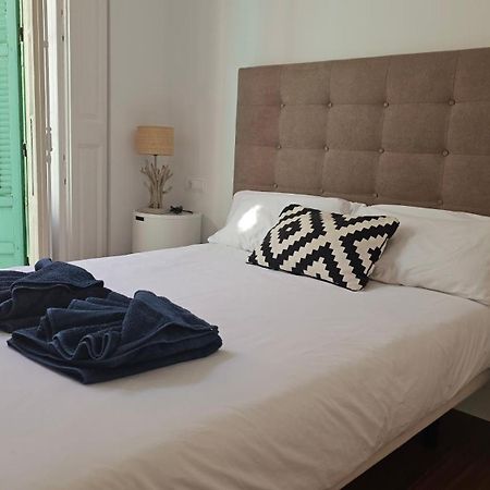 Chic Casa Cathedral At Calle Fresca 2-Bedroom Apartment In Malaga City Center المظهر الخارجي الصورة