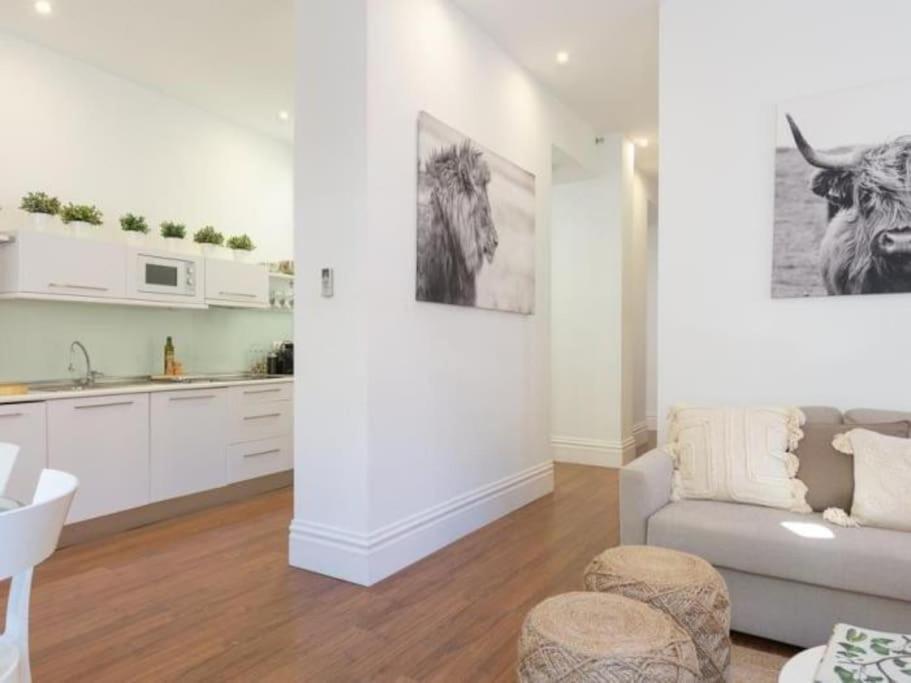 Chic Casa Cathedral At Calle Fresca 2-Bedroom Apartment In Malaga City Center المظهر الخارجي الصورة