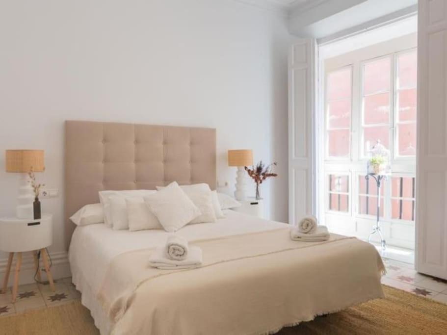 Chic Casa Cathedral At Calle Fresca 2-Bedroom Apartment In Malaga City Center المظهر الخارجي الصورة