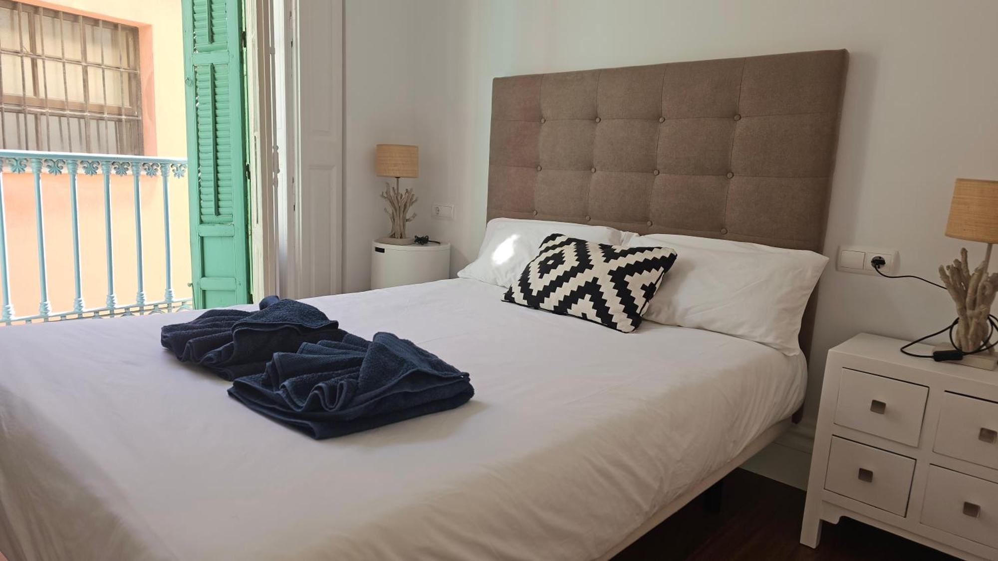 Chic Casa Cathedral At Calle Fresca 2-Bedroom Apartment In Malaga City Center المظهر الخارجي الصورة